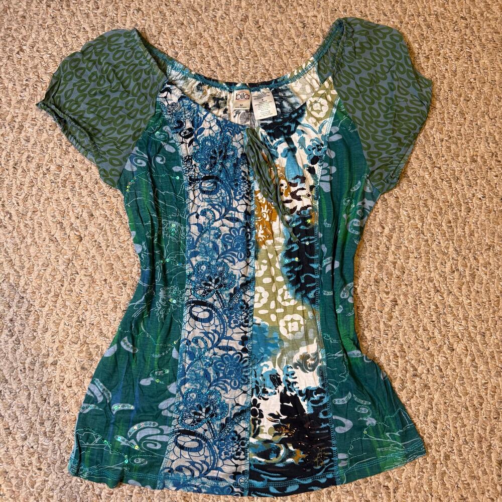 Bila Blouse Women’s M Keyhole Neck Artsy Print Sequin Boho Indie Floral Trendy‎